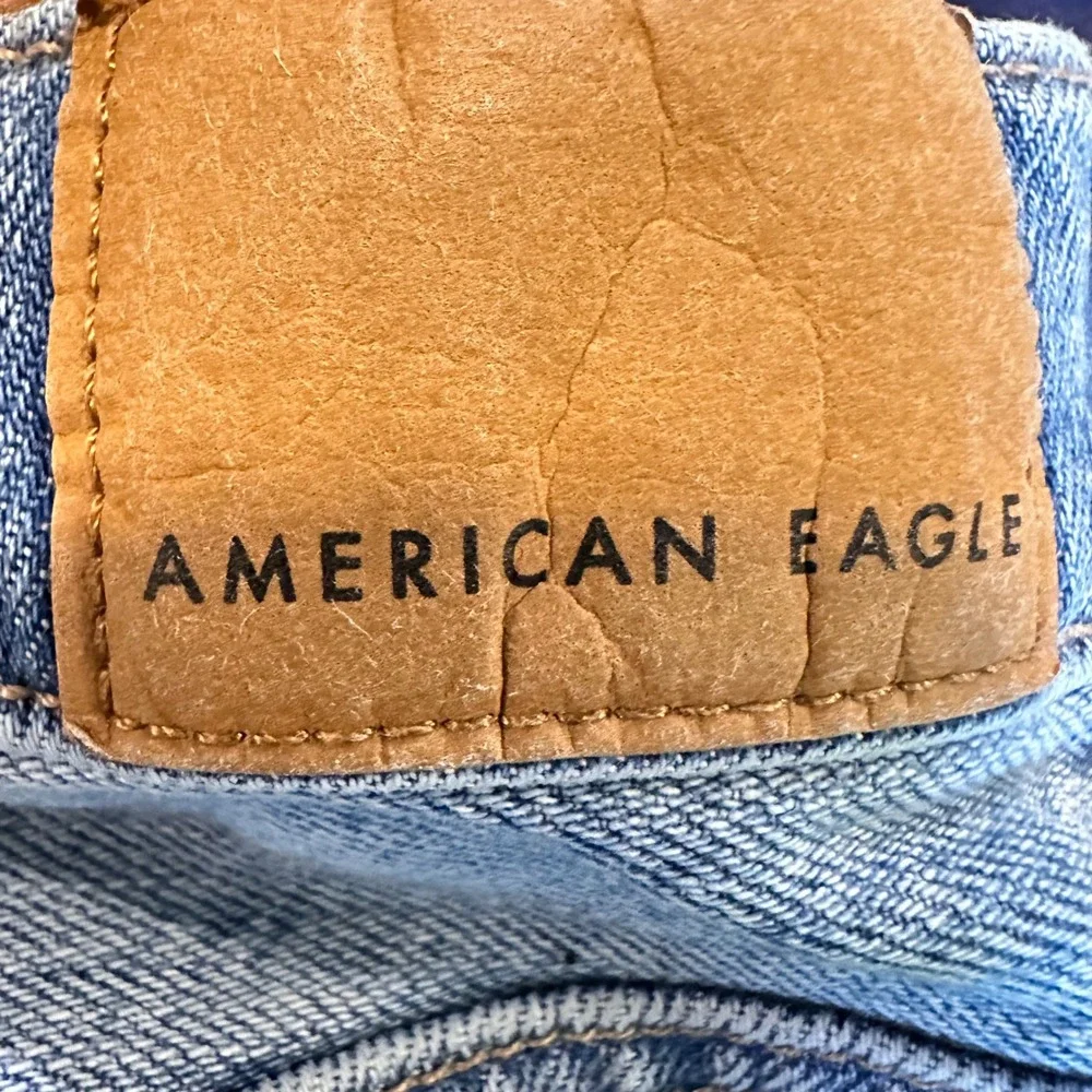 American Eagle Baggy Jean Women Light Wash Distressed High Rise Denim 000 Short